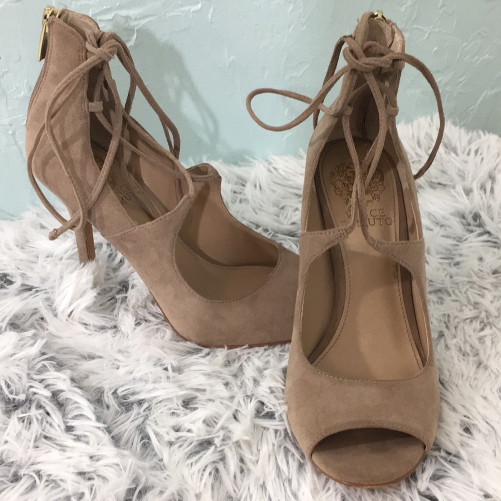 Vince Camuto peep toe heels sz 7M